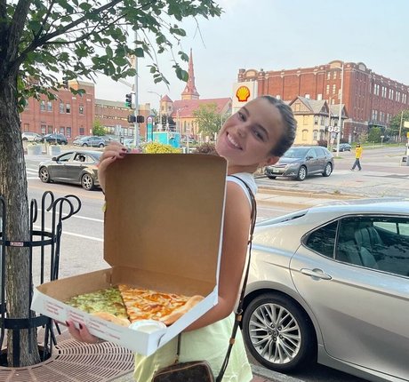 Lola Dubrul model nudes images