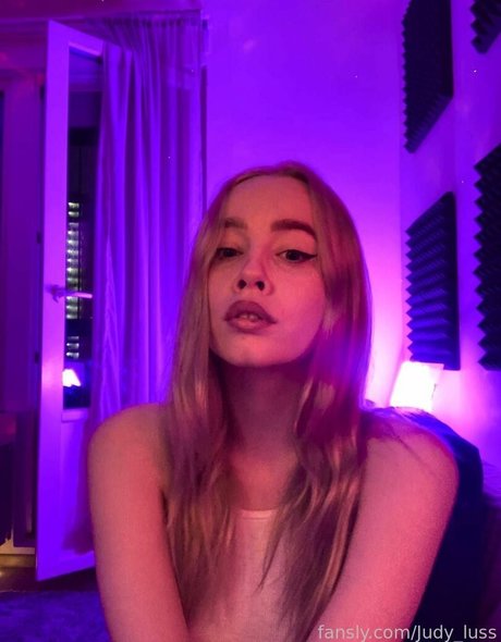 deni__dragons__ pornstar sexy picture