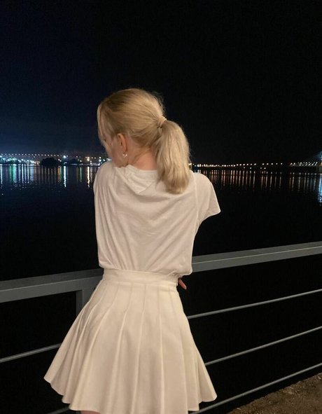 deni__dragons__ nice model photo