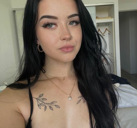 Karaiiz model hd gallery