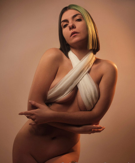 irenenoirr pretty pornstar images