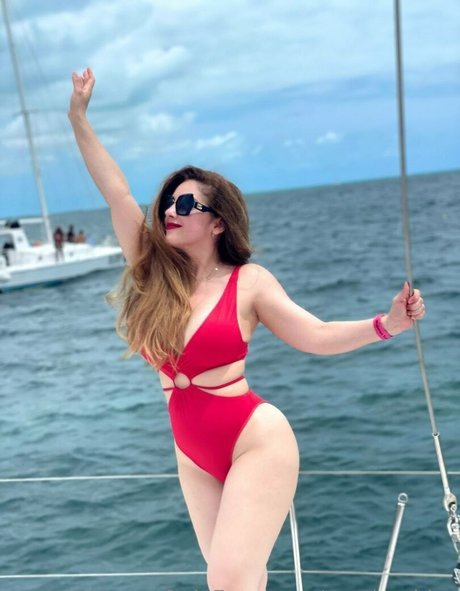 Cendy Robles star exclusive images