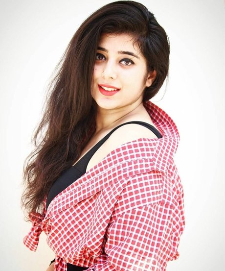 Apoorva Bhalla nice star img