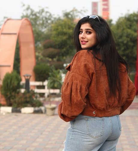 Apoorva Bhalla star beautiful galleries