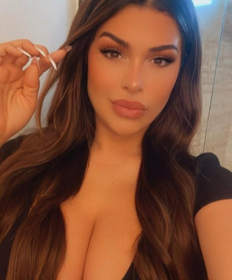 Bellegreyy actress gallery