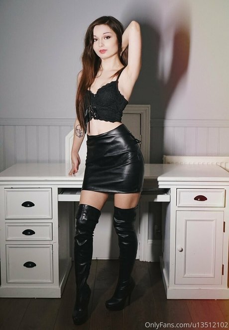 bella jynx model high quality photos