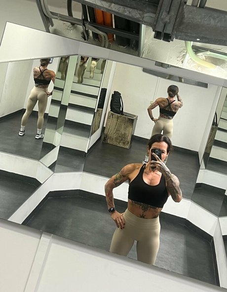 alpheratz model beautiful pics