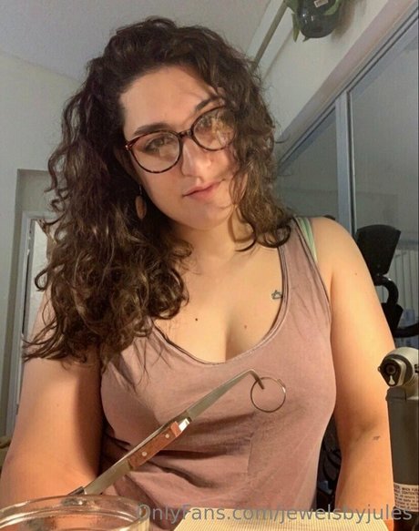 jewelsbyjules model art image