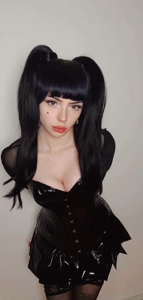 Emma Langevin porn model pictures