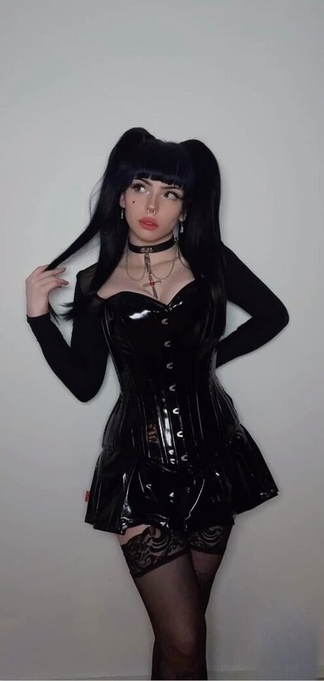 Emma Langevin adult model picture