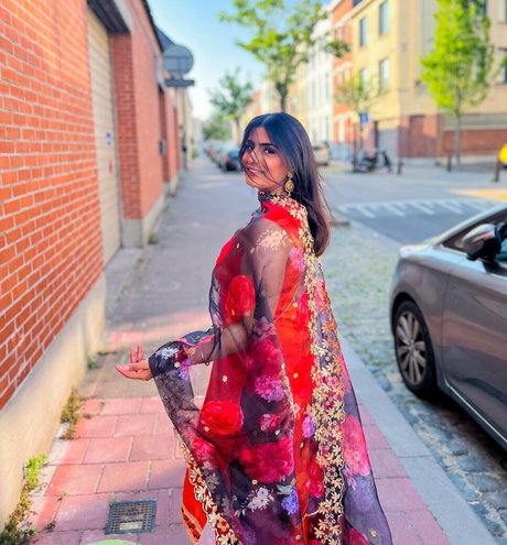 Tindy Kaur model hot pics