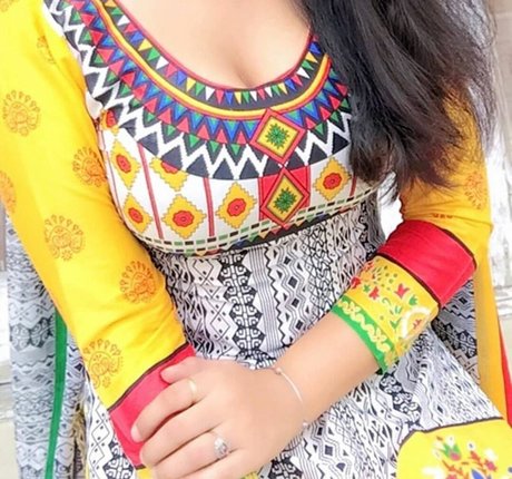 Aarohi Verma model top images