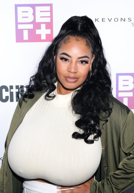 persephanii hot star image