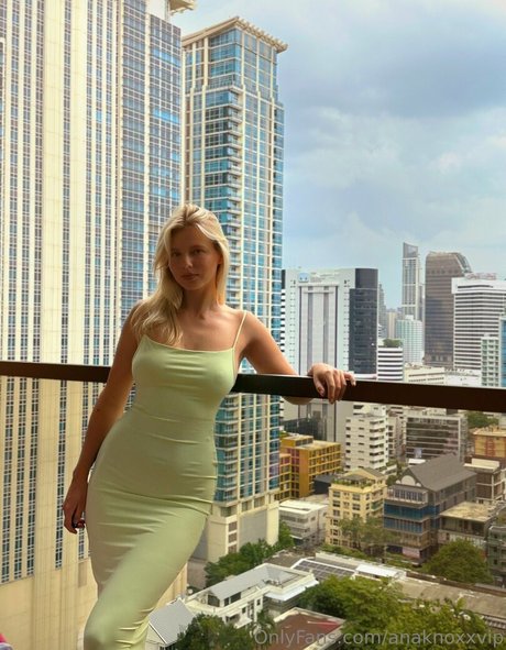 sophmoreschoolgirl model top images