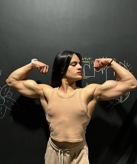 Venom Luisa beautiful model pic