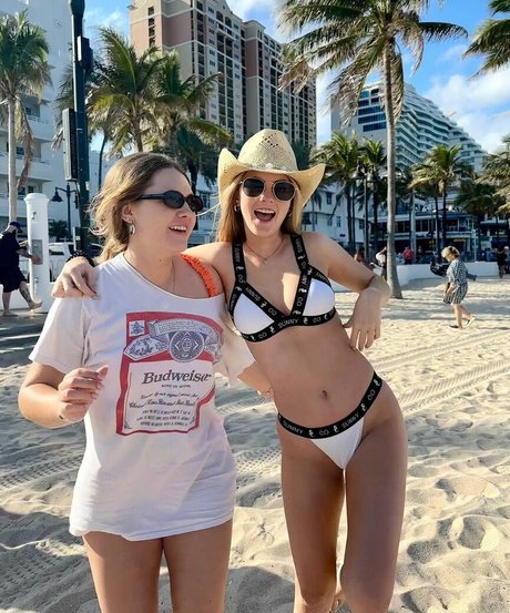 itslexismith nude model image