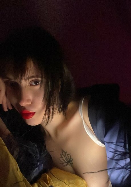 Nururkmz pretty model picture