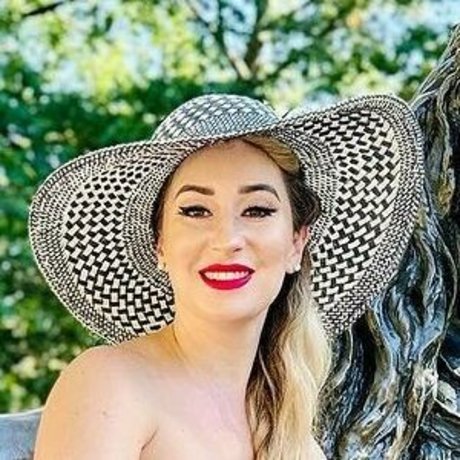 Robyn Adele Anderson pretty model gallery