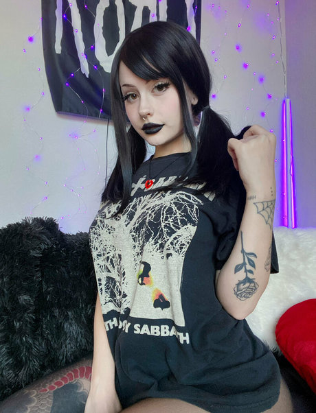 Lolaknivesxz star pornographic img