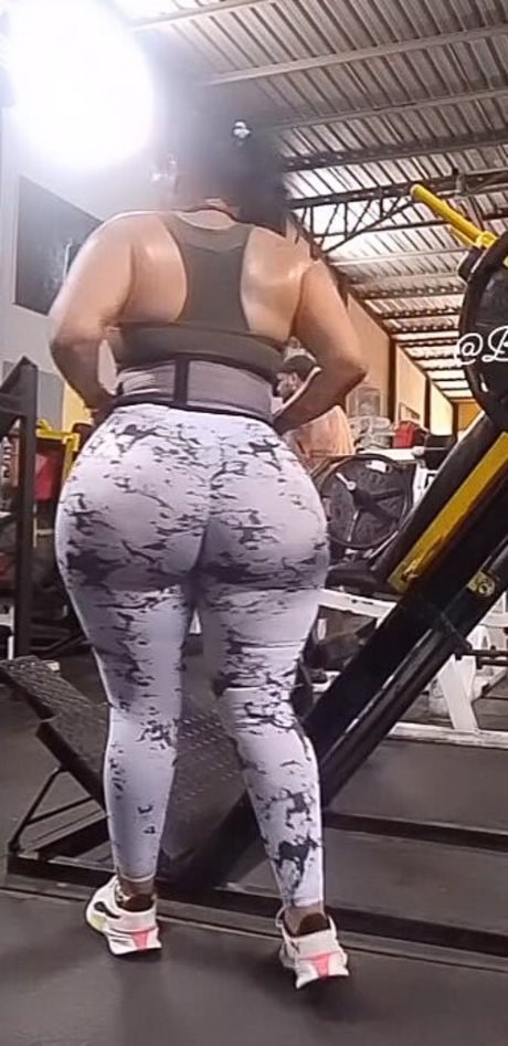 Bellisima 32 model nudes image