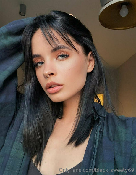 karinasweety69 art actress gallery