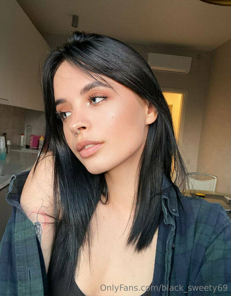 karinasweety69 pornographic star picture