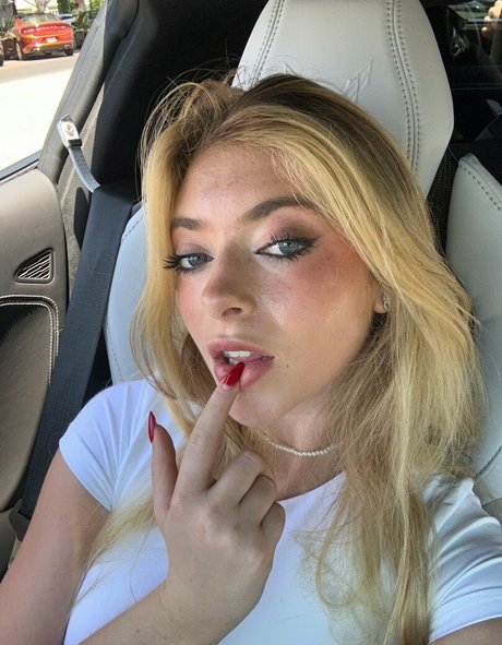 rileymaetwo beautiful pornstar pic