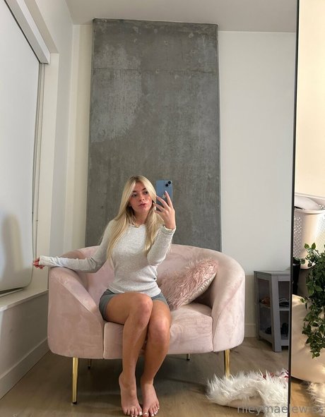 rileymaetwo exclusive star galleries