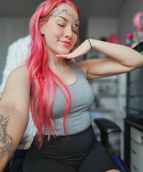 ItsLeslie free actress pic