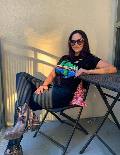 avaaddamsfree perfect actress pics