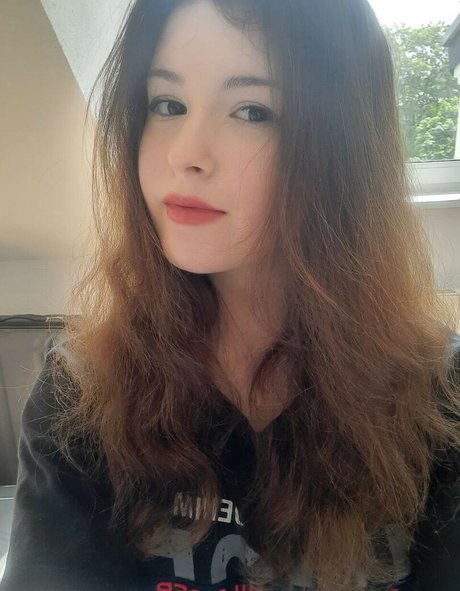 monamariaa naked pornstar gallery