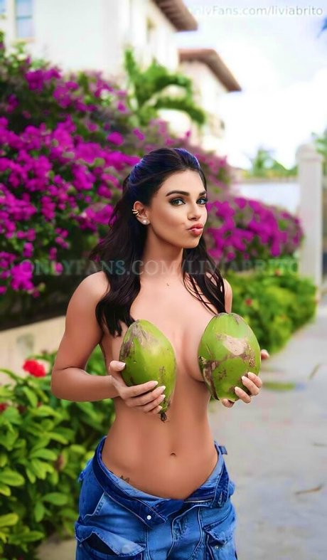 Livia Brito porn model img