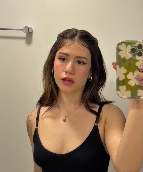 knees onlyfans art porn photos