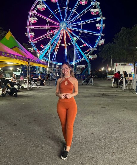 Leslie Machin beautiful pornstar pic