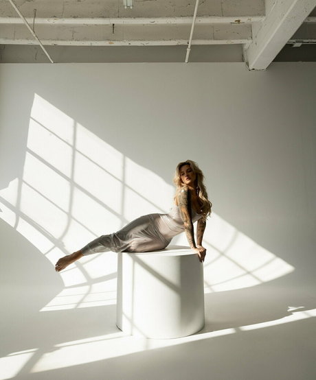 ashleyreschvip beautiful model picture