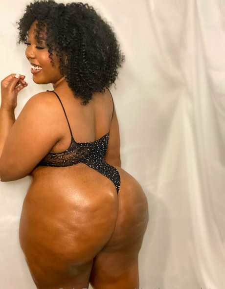 thatisssmysister star hot picture