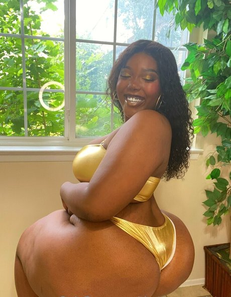 thatisssmysister sex model image