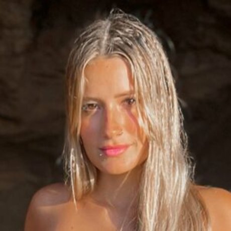 Milena Laplassotte adult model picture