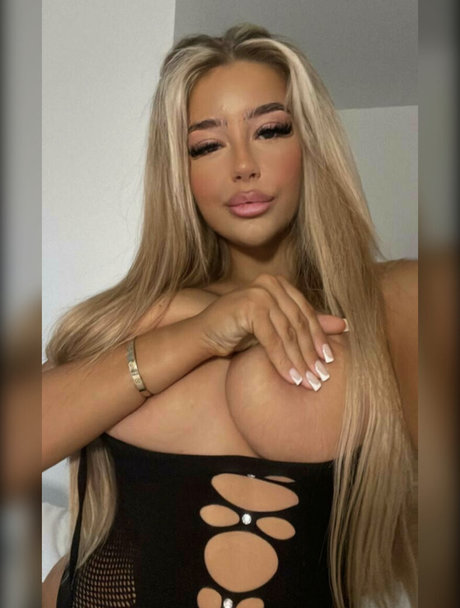 Ela Charlotte model perfect img