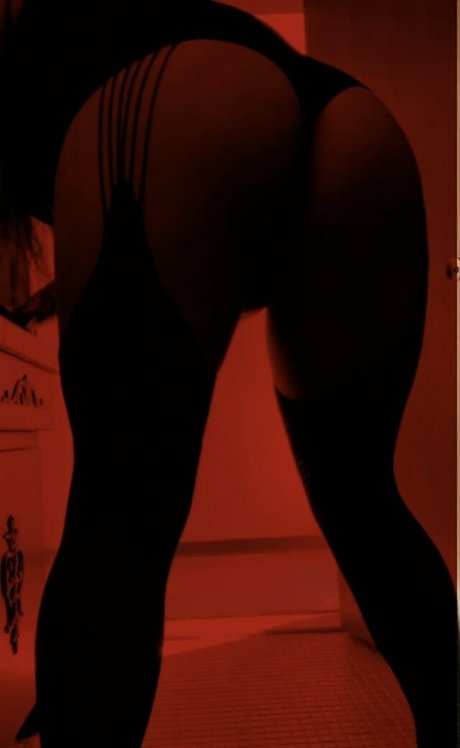 lixxxc model top picture