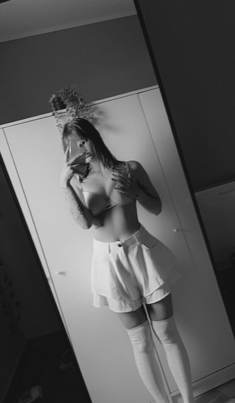 Lil Lau star best picture