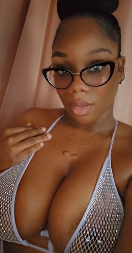 ReignofGlitter model erotic img