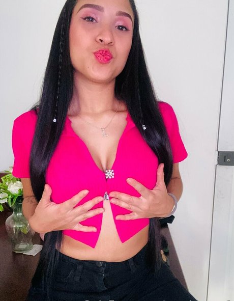 sarahlopez1 exclusive model image