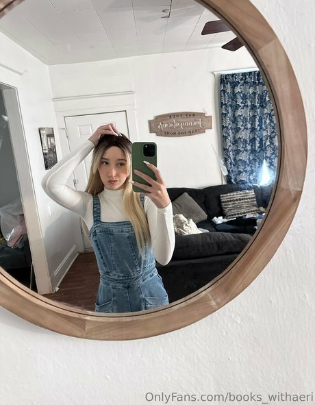 books withari model sexy photo