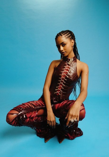 Tyla model art gallery