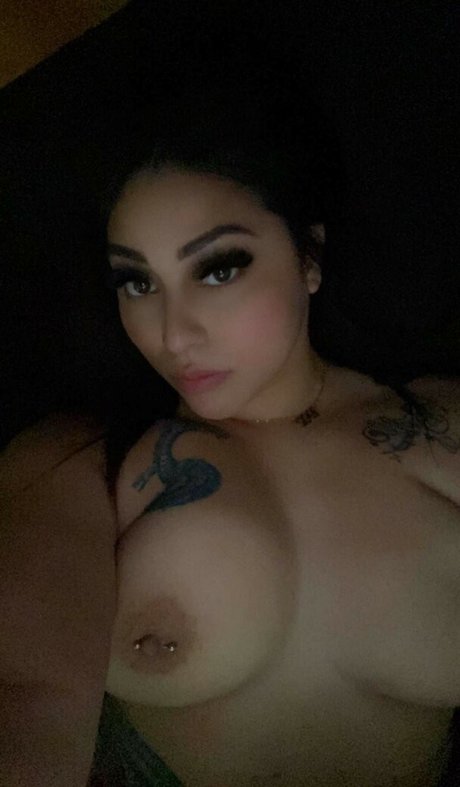 Belleeminx model beautiful photo