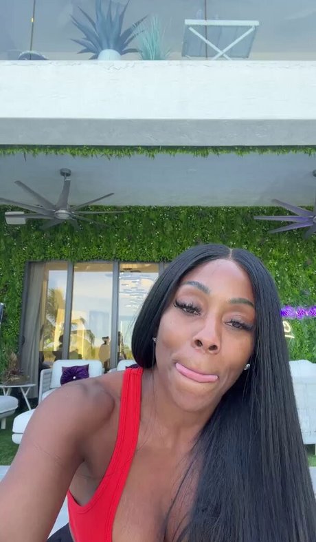 Coach Stormy model sexy pictures