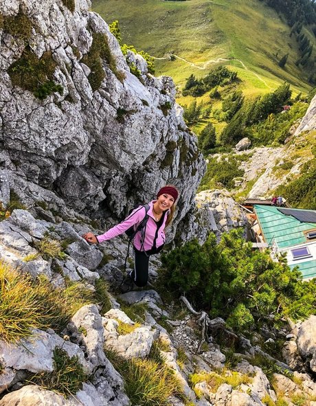 lauragetshigh hd actress img