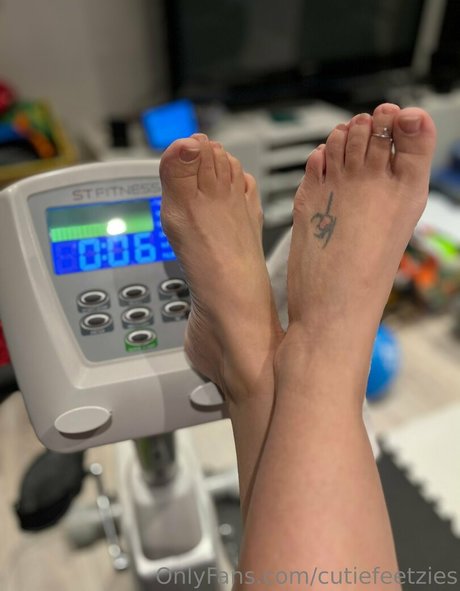 cutiefeetzies nude actress img