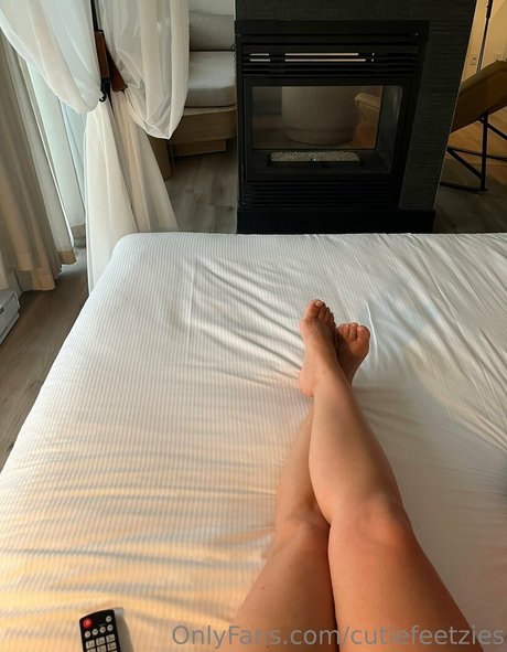 cutiefeetzies star naked pics